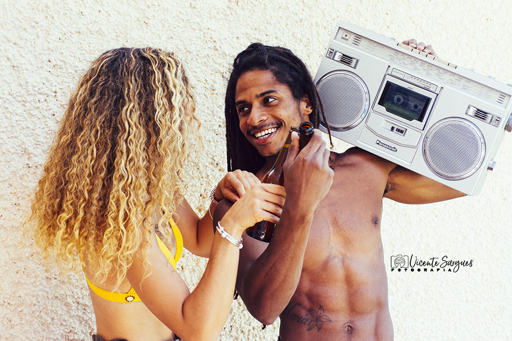 Jóvenes divirtiéndose