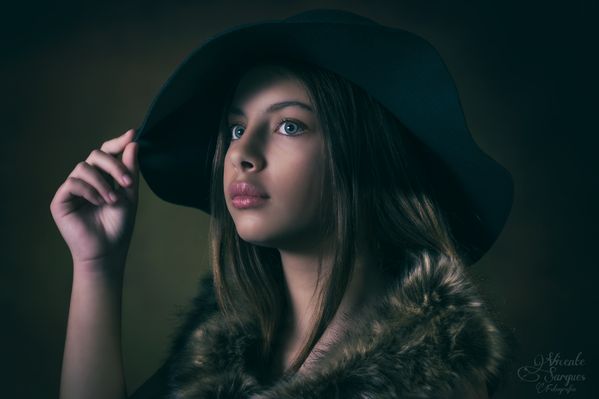 Retrato infantil con sombrero