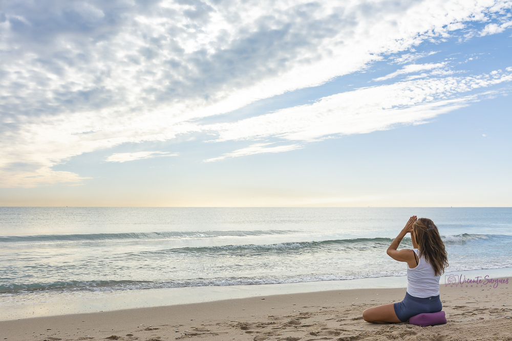 Meditando en la playa